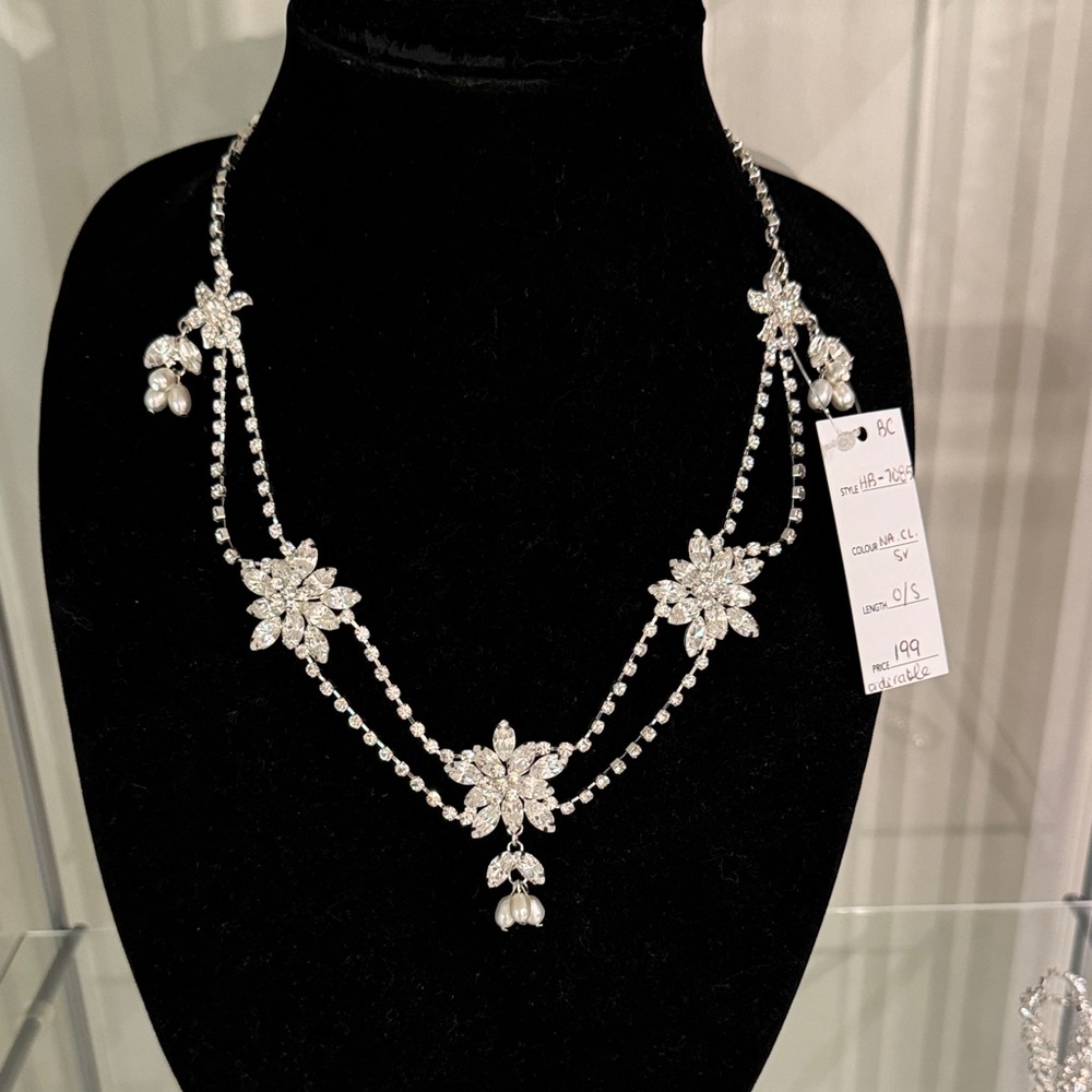Elegant Rhinestone Wedding Necklace